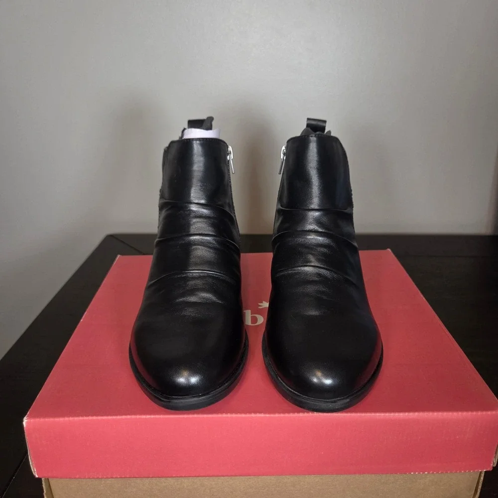Cobb Hill Vanessa Black Leather Ankle Boots Womens 8M Buckle Side Zip Booties